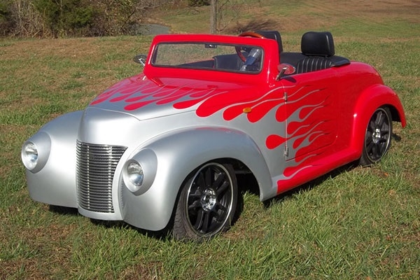 Red 39 Roadster with Silver Flames affordable golf cart rental, golf cart rent georgia